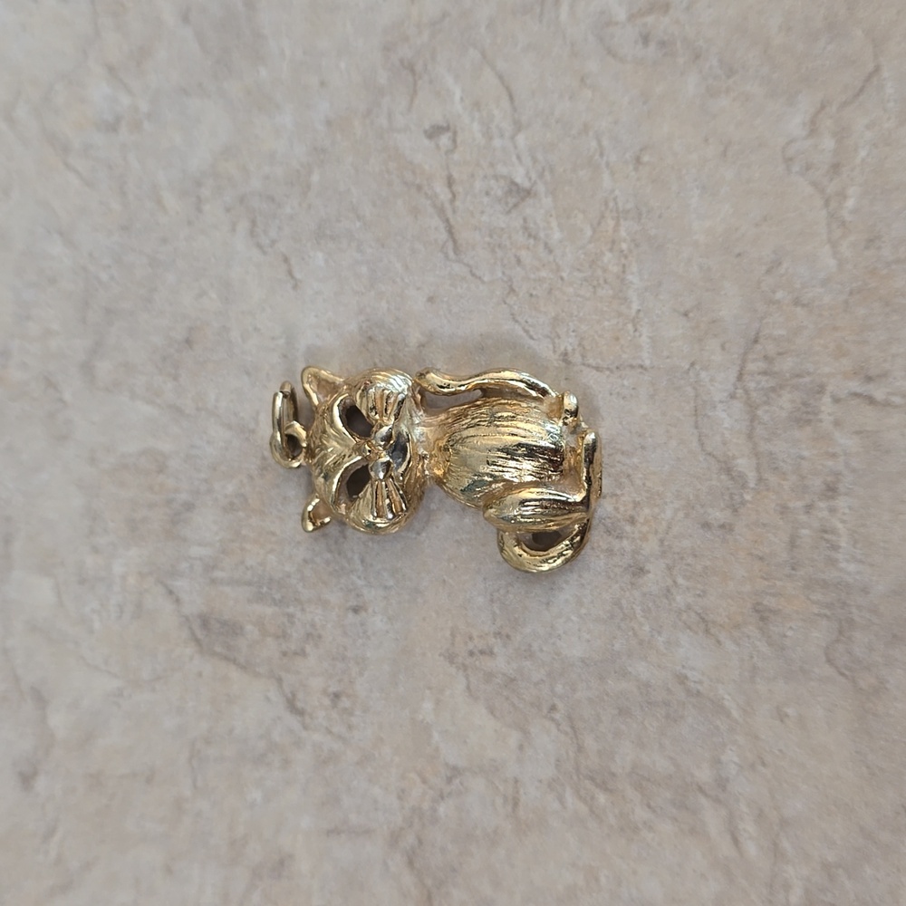 Necklace charm gold cat